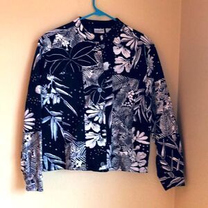 Chico’s button Jacket beautiful black and white patches of ferns leaves flowers